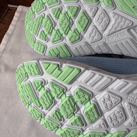 Athletic_Shoes